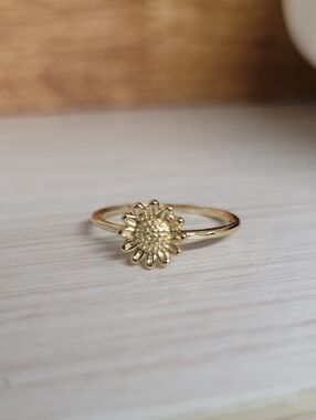Gold Sunflower Ring - Dainty Floral Band